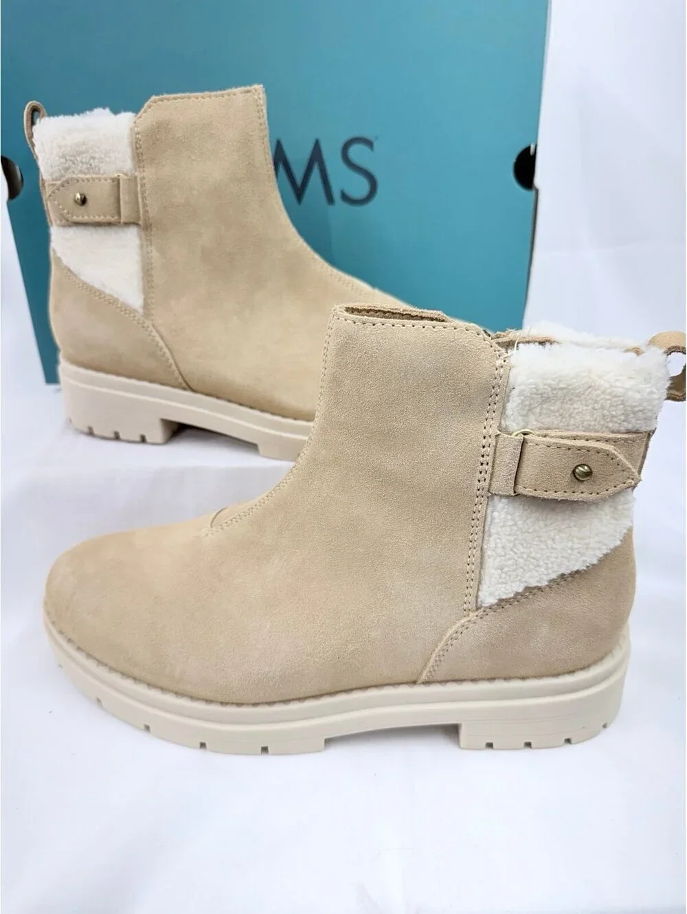 Women's Toms Astrid Lug Chelsea Boots size 6.5 NEW